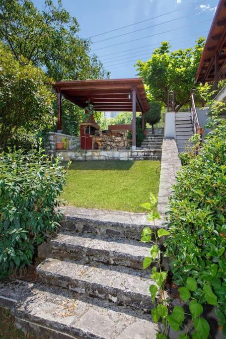 דירות Wooden House In יואנינה מראה חיצוני תמונה