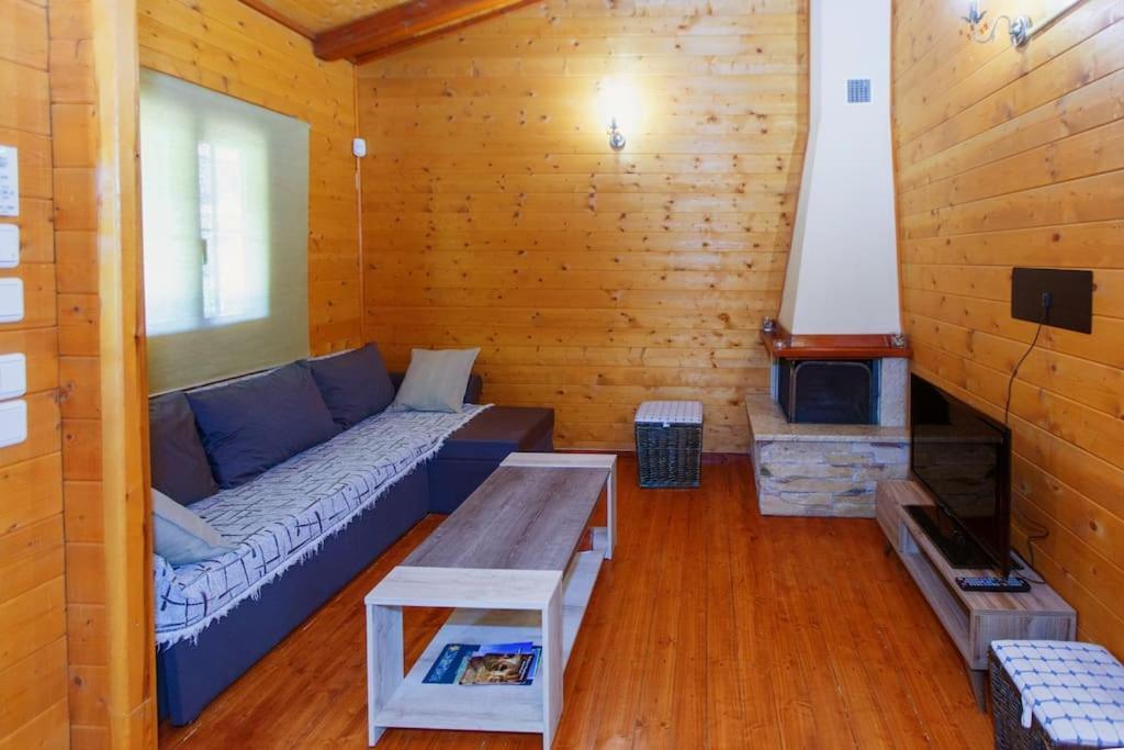 דירות Wooden House In יואנינה מראה חיצוני תמונה