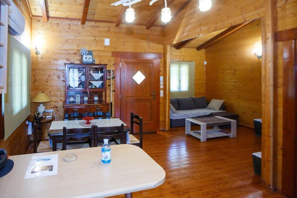 דירות Wooden House In יואנינה מראה חיצוני תמונה