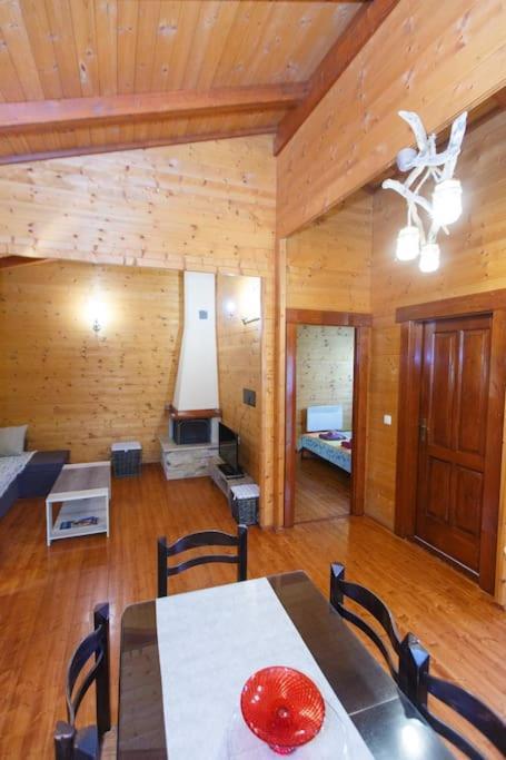 דירות Wooden House In יואנינה מראה חיצוני תמונה