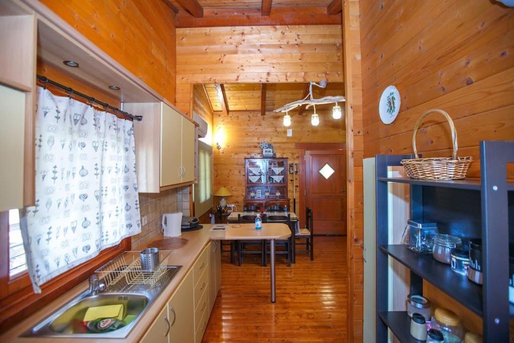 דירות Wooden House In יואנינה מראה חיצוני תמונה