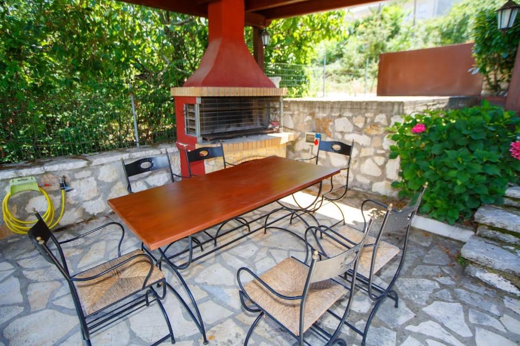 דירות Wooden House In יואנינה מראה חיצוני תמונה