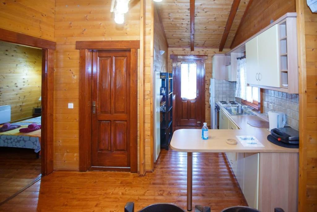 דירות Wooden House In יואנינה מראה חיצוני תמונה