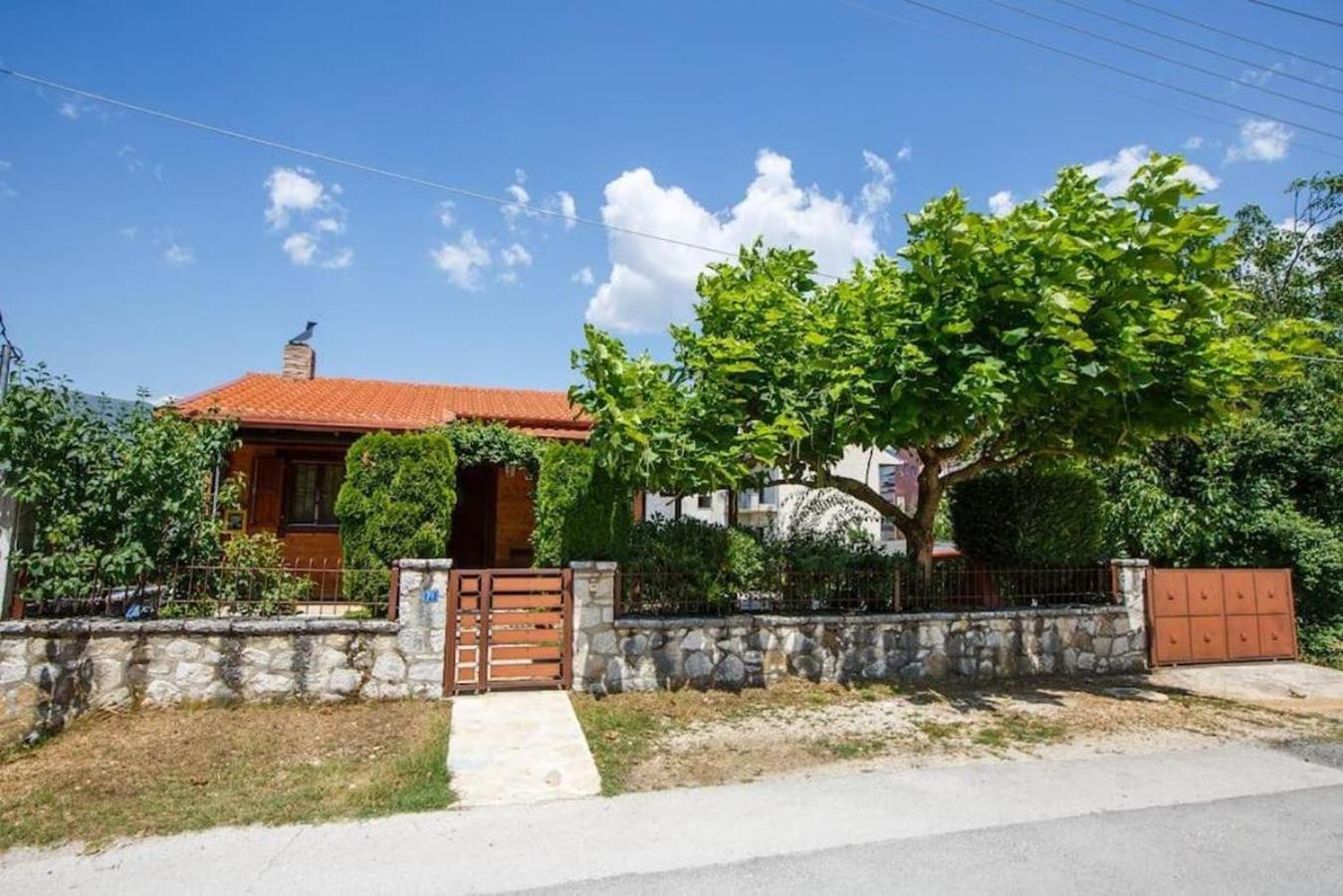 דירות Wooden House In יואנינה מראה חיצוני תמונה
