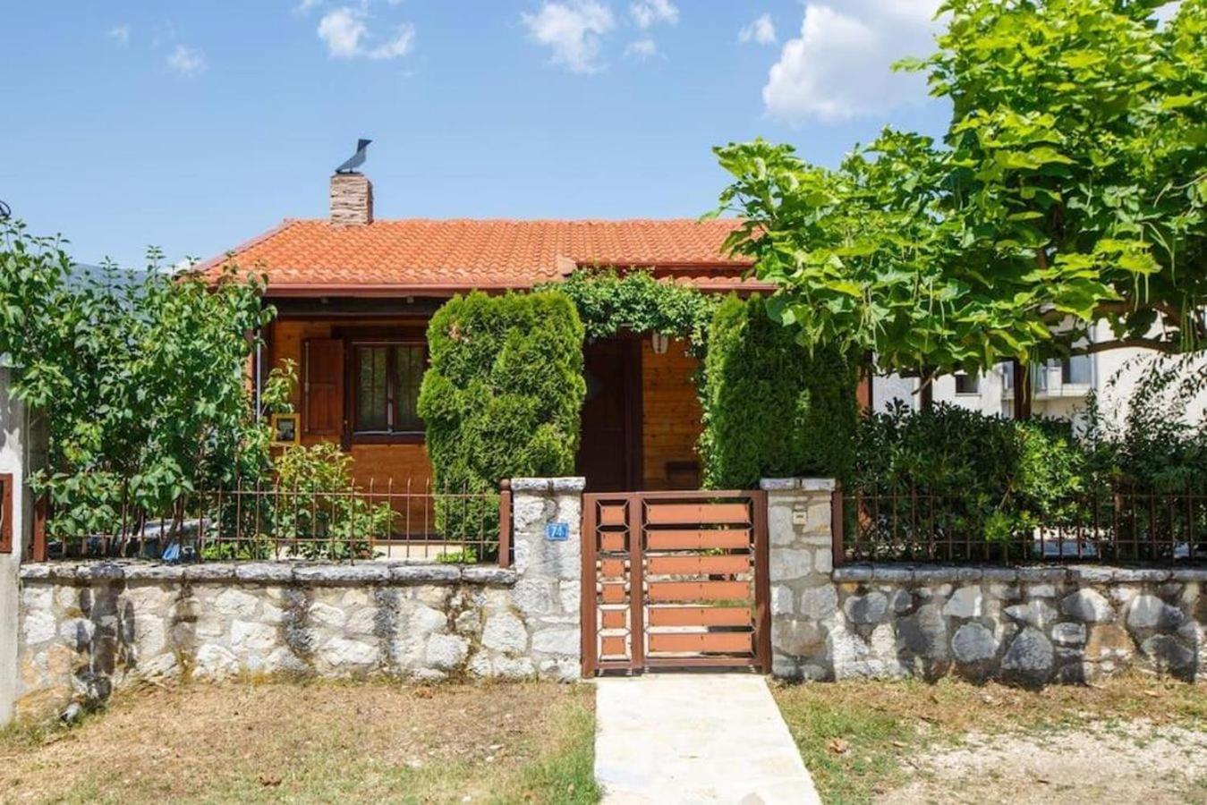 דירות Wooden House In יואנינה מראה חיצוני תמונה