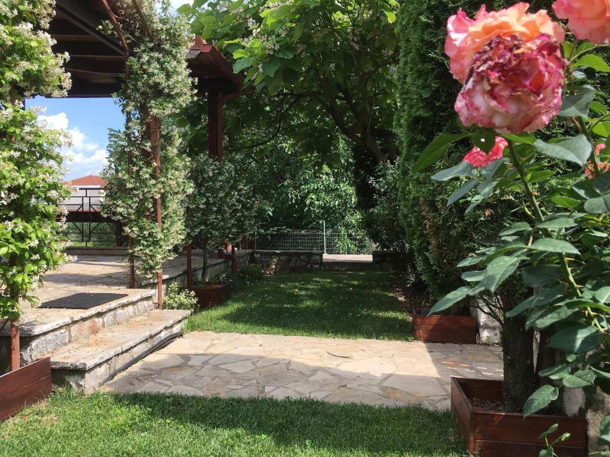 דירות Wooden House In יואנינה מראה חיצוני תמונה