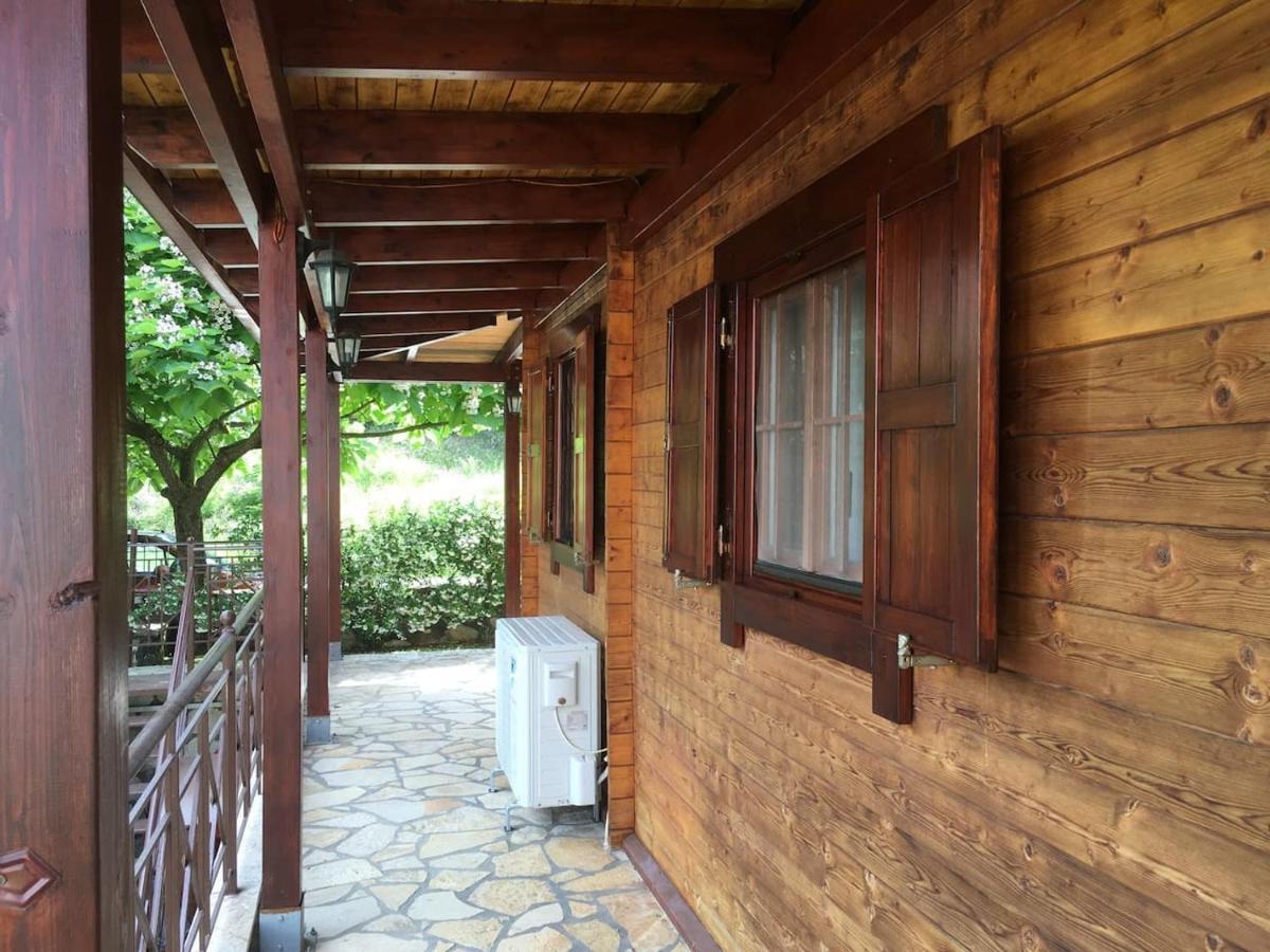 דירות Wooden House In יואנינה מראה חיצוני תמונה